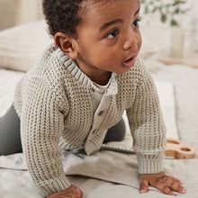Load image into Gallery viewer, Grey Giraffe 100% Cotton Cardigan (0mths-18mths)

