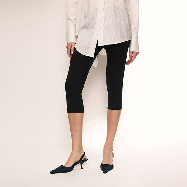 Black Ponte Cropped Capri Leggings
