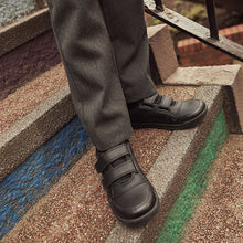 Load image into Gallery viewer, Black Standard Fit (F) Double Strap Touch Fastening School Trainers
