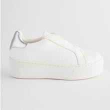 Load image into Gallery viewer, White Chunky Trainers (Older Girls)
