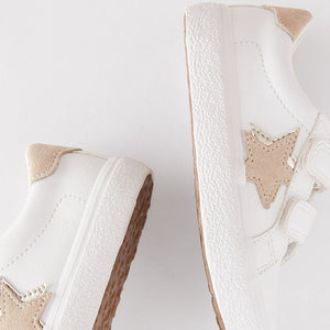 White Standard Fit (F) Star Trainers