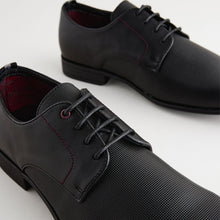 Load image into Gallery viewer, Black Slim Square Embossed Derby Shoes
