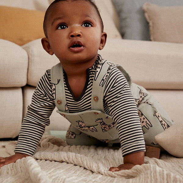 Sage Green Giraffe Jersey Baby Dungarees And Bodysuit Set (0mths-18mths)