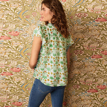 Load image into Gallery viewer, Morris &amp; Co Daisy Print Flutter Sleeve Pintuck V-Neck Short Sleeve Blouse
