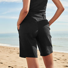 Load image into Gallery viewer, Black Linen Blend Knee Shorts
