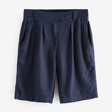 Load image into Gallery viewer, Navy Blue Linen Blend Knee Shorts
