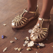 Load image into Gallery viewer, Gold Fisherman Sandals (Younger Girls)
