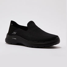 Load image into Gallery viewer, Skechers Men 6 GOwalk Shoes

