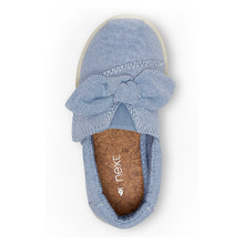 Load image into Gallery viewer, Chambray Canvas Bow Pumps (Older Girls) - Allsport

