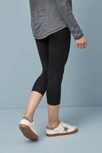 Load image into Gallery viewer, Black Cropped Leggings - Allsport
