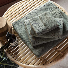 Load image into Gallery viewer, Drap de bain coton et viscose de bambou Hokkaido feuille (90x150) - Allsport
