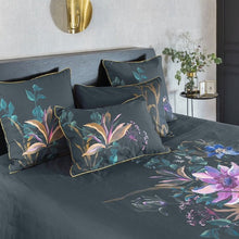 Load image into Gallery viewer, Housse de couette réversible percale de coton Hesperis fleurs  (260x240) - Allsport
