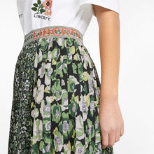 Load image into Gallery viewer, PUMA X LIBERTY PRINTED PLEATED WOMEN&#39;S SKIRT
