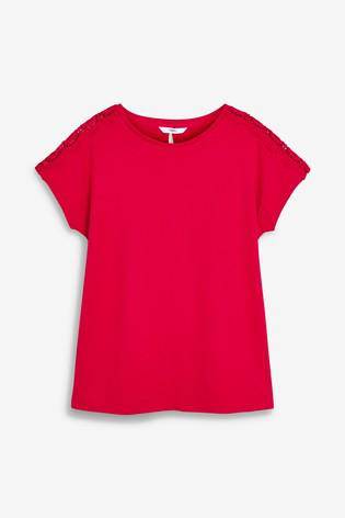 605706 SS LACE TEE RED 8 TOPS - Allsport