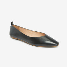 Load image into Gallery viewer, Black Signature Leather Ballerina Shoes
