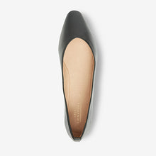Load image into Gallery viewer, Black Signature Leather Ballerina Shoes
