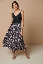Load image into Gallery viewer, DAISY PRINT PLEAT SKIRT - Allsport
