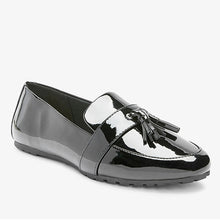 Load image into Gallery viewer, Black Forever Comfort® Cleated Tassel Loafers
