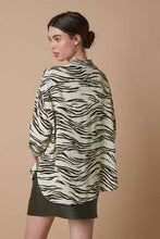 Load image into Gallery viewer, Mono Zebra Soft Shirt - Allsport
