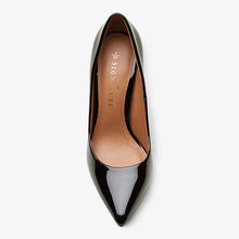 Load image into Gallery viewer, Black Forever Comfort® Point Court Shoes
