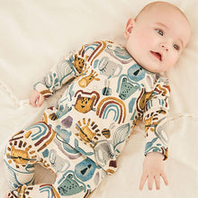 Load image into Gallery viewer, White Animal Baby T-Shirt and Legging Set (0mths-18mths)
