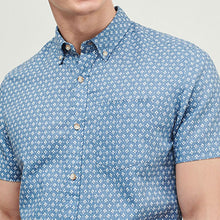 Load image into Gallery viewer, Blue/White Geo Print Short Sleeve Shirt

