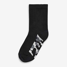 Load image into Gallery viewer, Black Camouflage Footbed 7 Pack Cotton Rich Socks (Older Boys)
