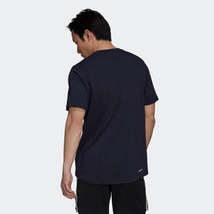 A T-SHIRT WITH A LONG BACK HEM FOR EXTRA COVERAGE WHEN WORKING OUT. - Allsport