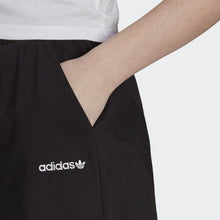 Load image into Gallery viewer, ADICOLOR SHATTERED TREFOIL SHORTS - Allsport
