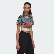 Load image into Gallery viewer, ALLOVER PRINT CROPPED TEE
