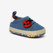 Load image into Gallery viewer, Blue Denim Crochet Character Baby Trainers (0-18mths)
