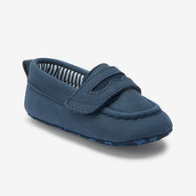 Load image into Gallery viewer, Moccasin Pram Shoes (0-18mths)
