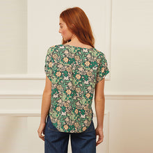Load image into Gallery viewer, Morris &amp; Co Green Compton Boxy T-Shirt
