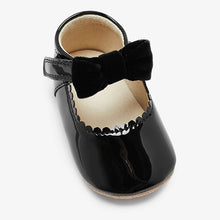 Load image into Gallery viewer, Black Patent Occasion Mary Jane Baby Shoes (0-18mths)

