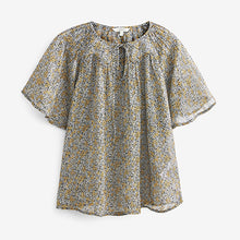 Load image into Gallery viewer, Floral Flutter Sleeve Blouse
