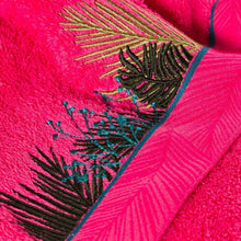 Load image into Gallery viewer, Drap de bain bouclette de coton brodé fresque jungle tropicale Jalapao fuchsia - Allsport
