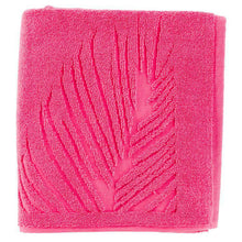 Load image into Gallery viewer, Drap de bain bouclette de coton brodé fresque jungle tropicale Jalapao fuchsia - Allsport
